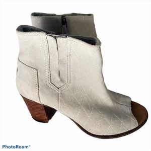 Toms gray peep toe ankle boot size 8 side zip heel